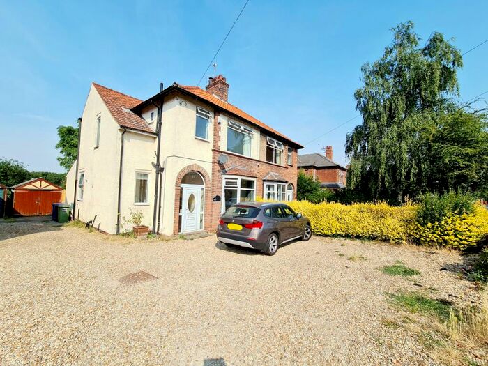 3 Bedroom Semi-Detached House To Rent In Lea Road, Gainsborough, DN21