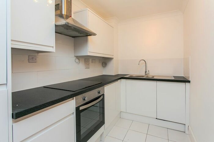 2 Bedroom Flat To Rent In Clapham High Street, London, SW4