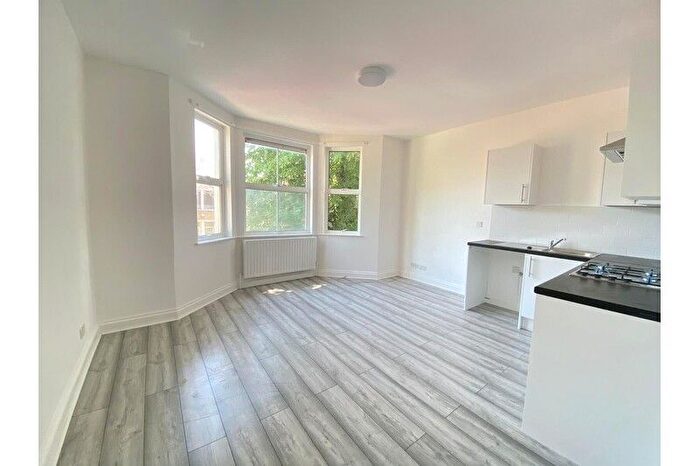 2 Bedroom Flat To Rent In Corrance Road, Brixton, Brixton, SW2