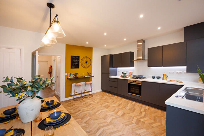 3 Bedroom Semi-Detached House For Sale In Watermill Way, Northampton, NN4