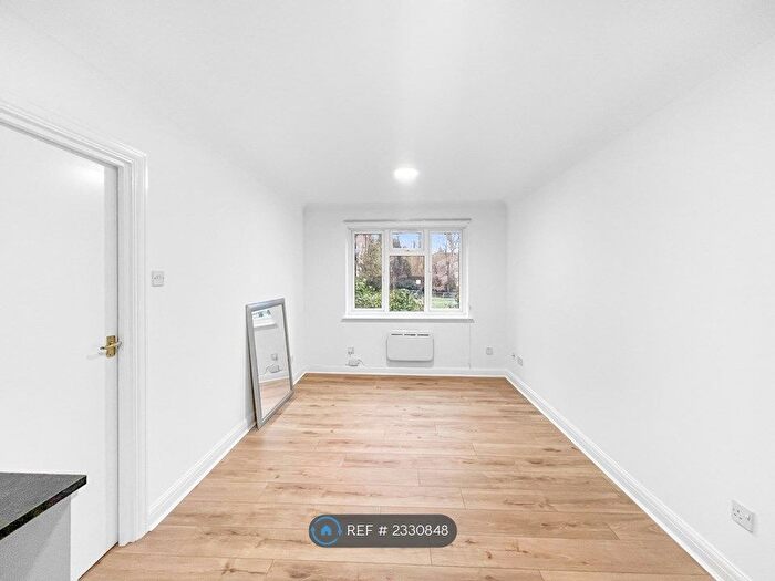 1 Bedroom Flat To Rent In Dukes Court, London, SE13