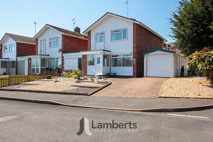 3 Bedroom Detached House For Sale In Albury Road, Studley, B80