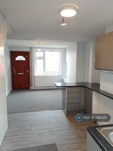 2 Bedroom Terraced House To Rent In Station Road, Dunstable, LU5