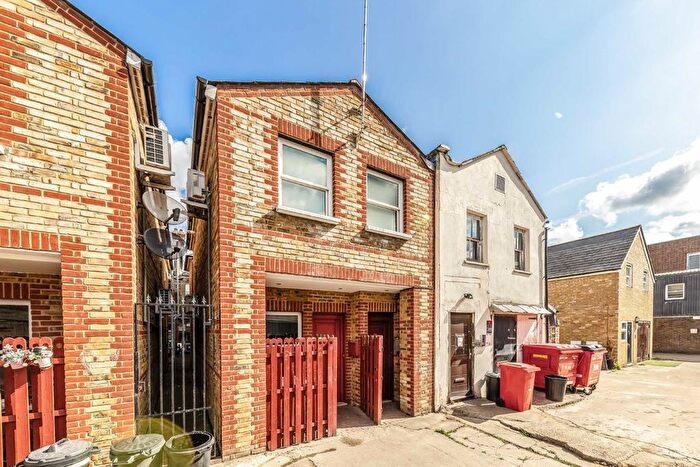 2 Bedroom Flat To Rent In Plough Lane, Teddington, TW11