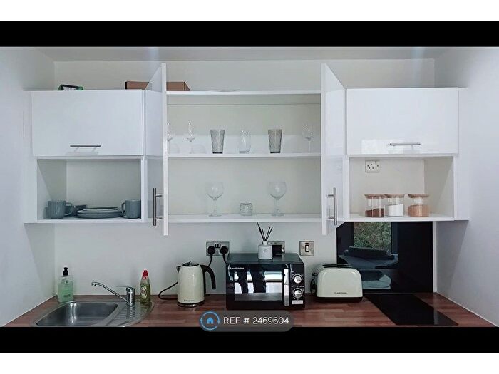 Studio To Rent In Michigan Point Tower A, Salford, M50