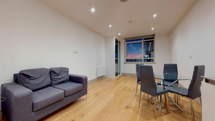 Studio To Rent In Lawrence Road, London, N15