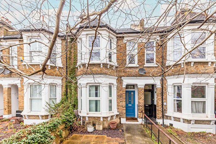 3 Bedroom Flat To Rent In Pelham Road, Wimbledon, SW19