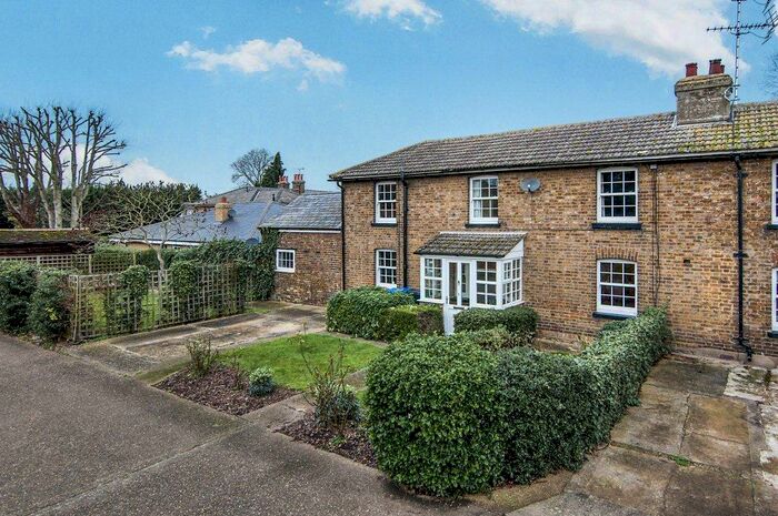 3 Bedroom Cottage To Rent In South View Cottages, Orsett, RM16