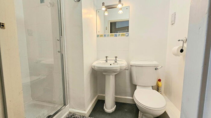 3 Bedroom Terraced House For Sale In Stourbridge, Wollaston, Vicarage Road, DY8