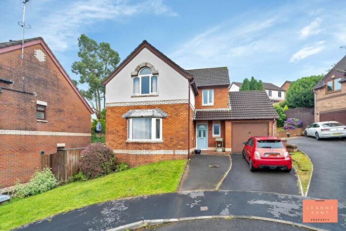 4 Bedroom Detached House For Sale In Clos Cae'r Wern, Caerphilly, CF83