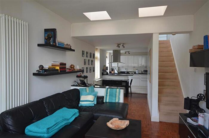 1 Bedroom Flat For Sale In Ferndene, Slough Lane, Kingsbury, NW9