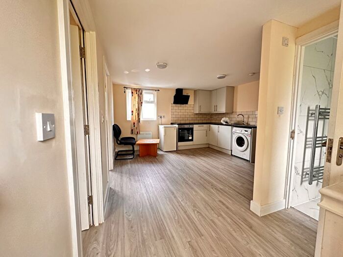 2 Bedroom Maisonette To Rent In Thorney Mill Road, Buckinghamshire, SL0