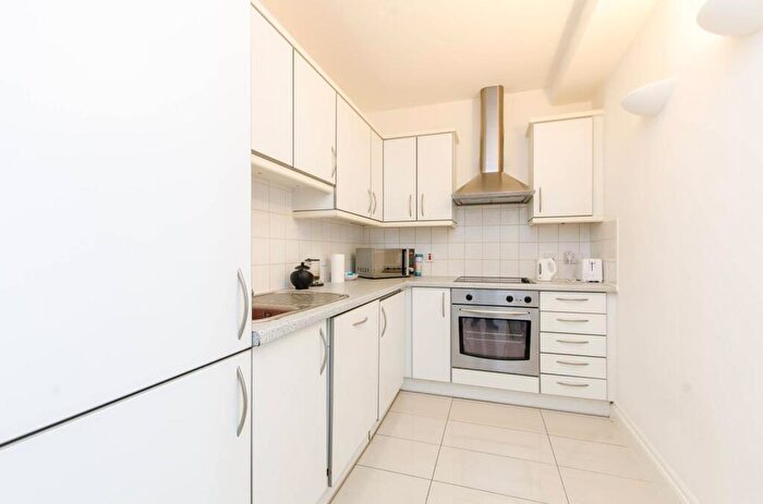 2 Bedroom Flat To Rent In Bishopsgate, City, London, EC2M