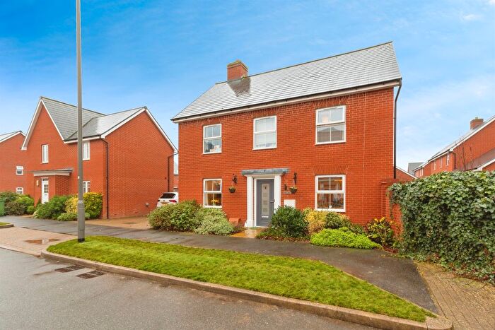 4 Bedroom Detached House For Sale In Maybrick Road, Broughton, Aylesbury, HP22