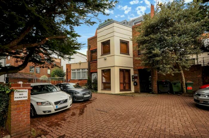 2 Bedroom Apartment To Rent In Madeira Walk, Windsor, SL4