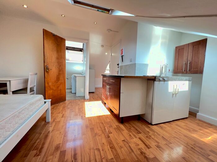 Studio To Rent In Amhurst Parade, Amhurst Park, London, N16