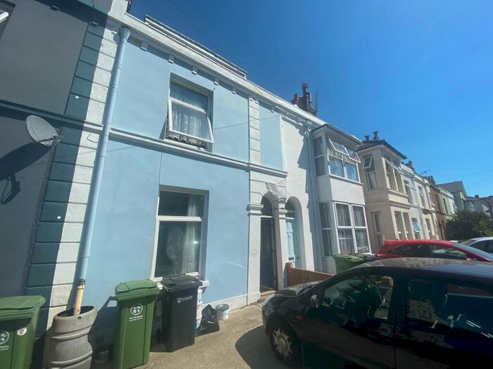 4 Bedroom House To Rent In Beach Road, Southsea, PO5