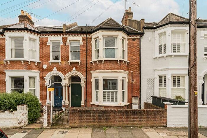 2 Bedroom Flat To Rent In Carminia Road, London, SW17