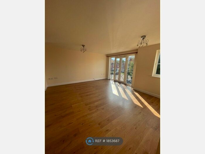 2 Bedroom Flat To Rent In Yukon Road, Broxbourne, EN10