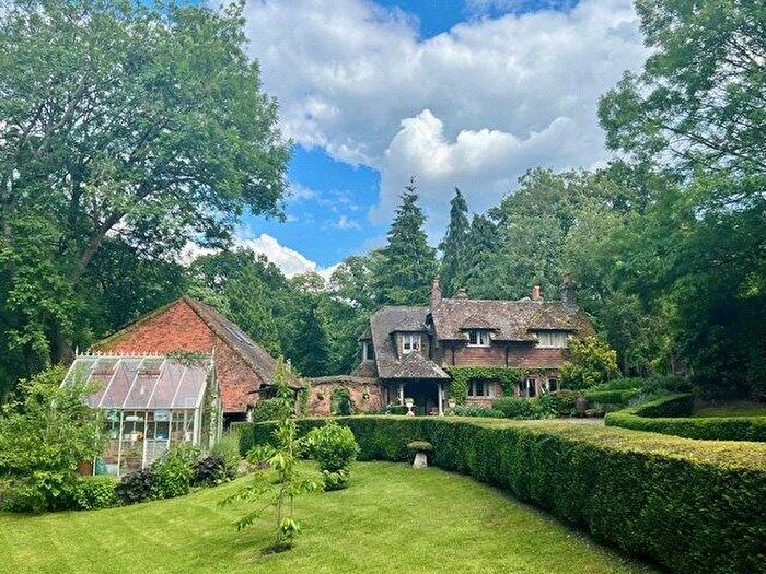 5 Bedroom Detached House For Sale In Priory Lane, Frensham, Farnham, GU10