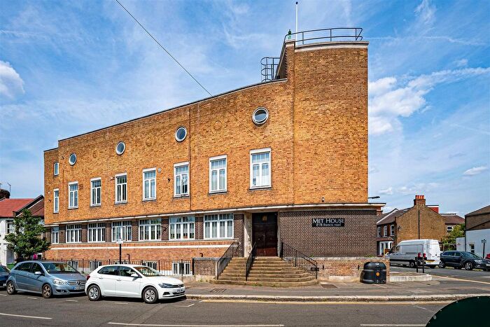 1 Bedroom Flat To Rent In Met House, Leyton, E10