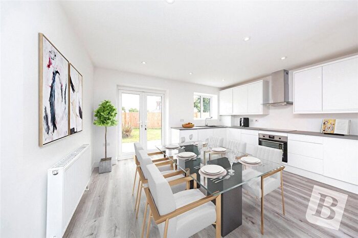 3 Bedroom Semi-detached House For Sale In Suttons Avenue, Hornchurch, RM12
