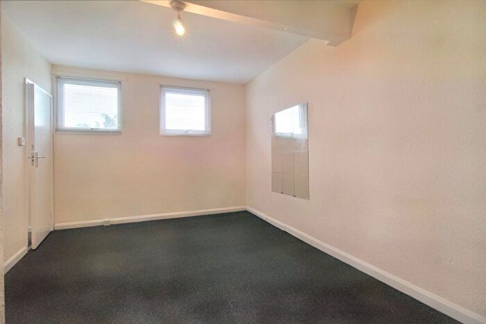 3 Bedroom Flat To Rent In Montpelier Road, Dunkirk, Nottingham, NG7
