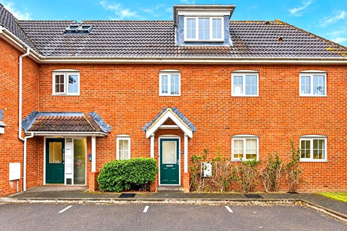 3 Bedroom Flat For Sale In Malmesbury Road, Morden, SM4