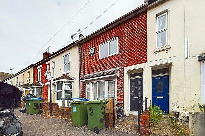 4 Bedroom Terraced House To Rent In Berkeley Close, Southampton, SO15