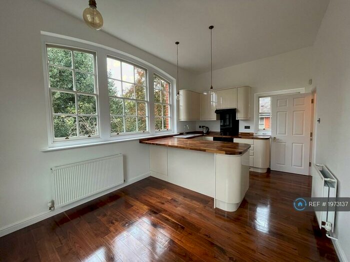 2 Bedroom Flat To Rent In St. Lukes Square, Guildford, GU1