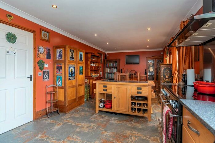 4 Bedroom Detached House For Sale In Chapelgate, Sutton St. James, Spalding, PE12