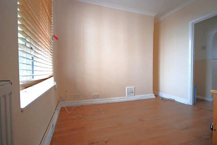 2 Bedroom Apartment To Rent In Wheatland House, Dog Kenell Hill Estate, East Duwlich, SE22