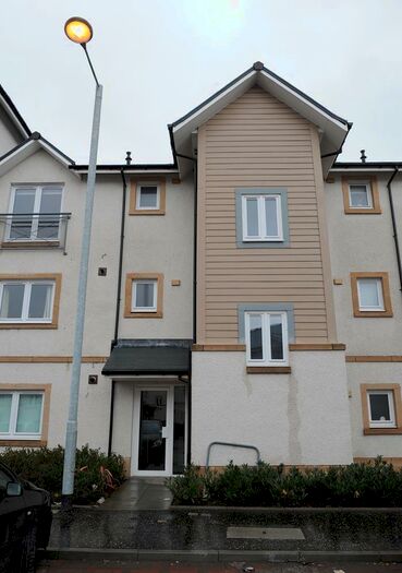 2 Bedroom Flat To Rent In Chandlers Court, Riverside, Stirling, FK8