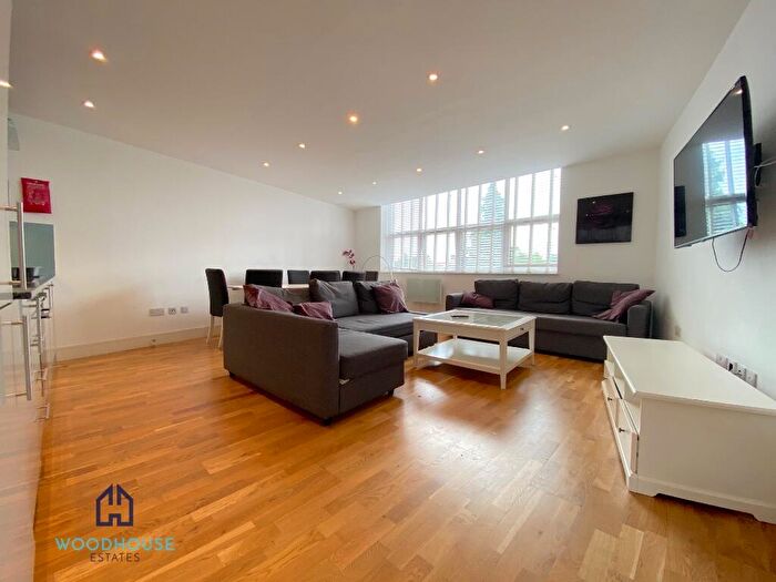 2 Bedroom Flat To Rent In Chase Side, London, N14