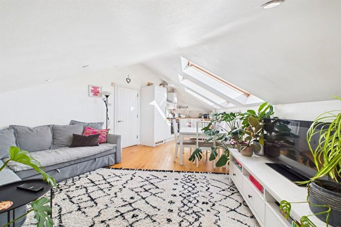 2 Bedroom Flat To Rent In Eardley Road, Streatham Common, SW16