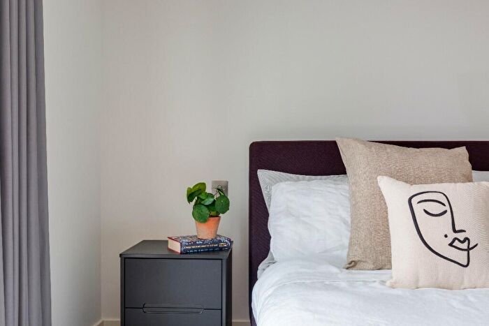 1 Bedroom Flat To Rent In Three Colts Lane, London, E2