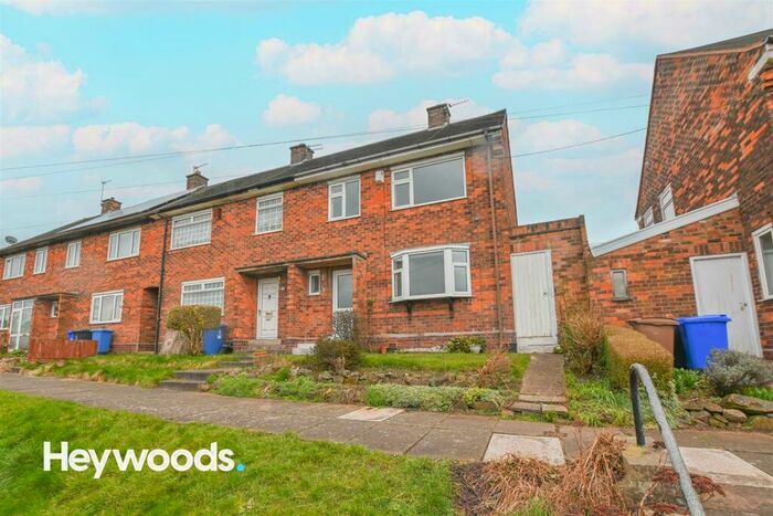 3 Bedroom Town House To Rent In Wain Drive, Harpfields, Stoke-on-Trent, ST4