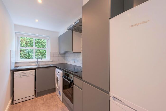 1 Bedroom Flat To Rent In Grosvenor Road, St. Albans, Hertfordshire, AL1