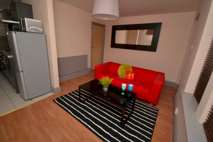 2 Bedroom Flat To Rent In Exeter Road, Nottingham, NG7