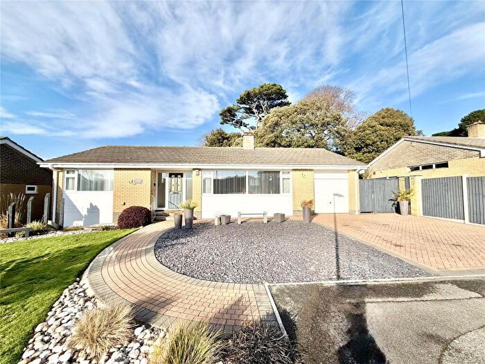 3 Bedroom Bungalow For Sale In Balfour Close, Highcliffe On Sea, Christchurch, Dorset, BH23