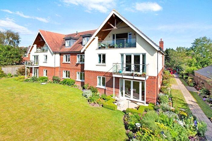 2 Bedroom Flat For Sale In Salterton Road, Exmouth, Devon, EX8