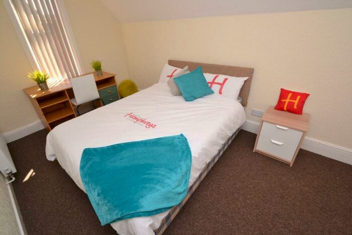 2 Bedroom Flat To Rent In Musters Road, - Ntu, NG2