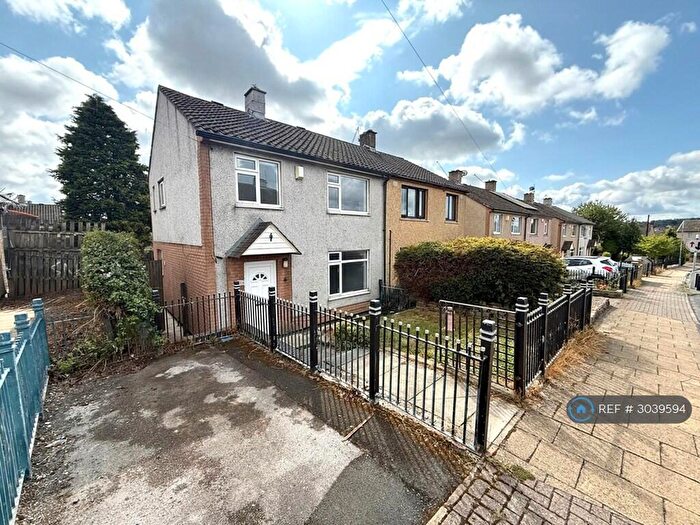 3 Bedroom Semi-Detached House To Rent In Camberley Mount, Bradford, BD4