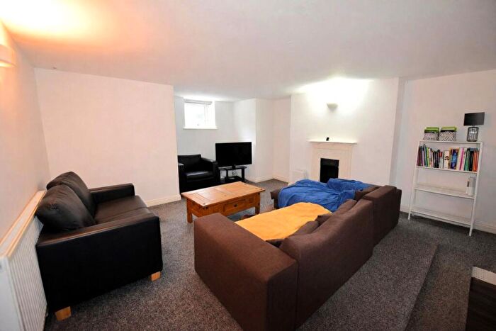 6 Bedroom House To Rent In Headingley Avenue ( Bed), LS6