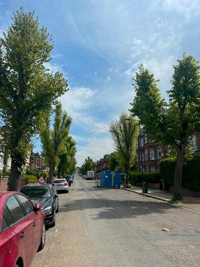 3 Bedroom Flat To Rent In St. Pauls Avenue, Willesden Green, NW2