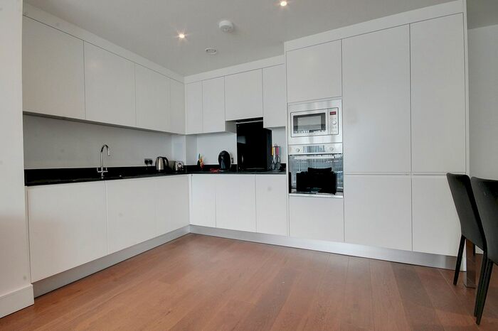 2 Bedroom Flat To Rent In Gateway Tower, Western Gateway, E16