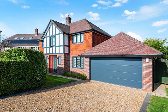 4 Bedroom Detached House For Sale In Willowbank Gardens, Tadworth, KT20