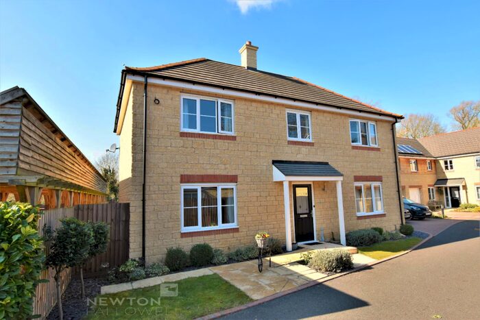 4 Bedroom Detached House For Sale In Tricklebank Gardens, Stamford, PE9