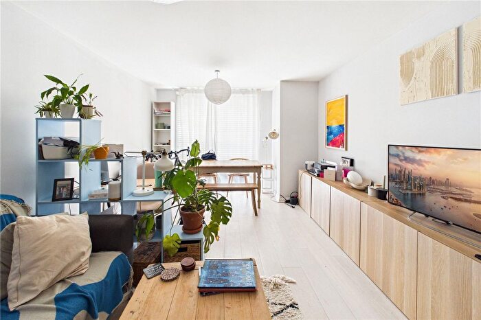 1 Bedroom Flat To Rent In Effra Parade, London, SW2