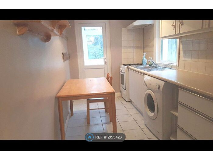 2 Bedroom Flat To Rent In Turnpike Lane, London, N8